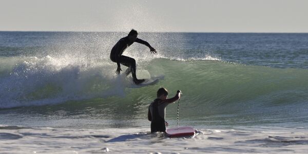 Surfspots Spanien mit Surfern