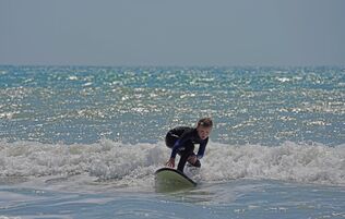 Surfen lernen für Kinder im Familien Surfcamp