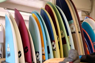 Surfboards kaufen in der Surfschule in El Palmar