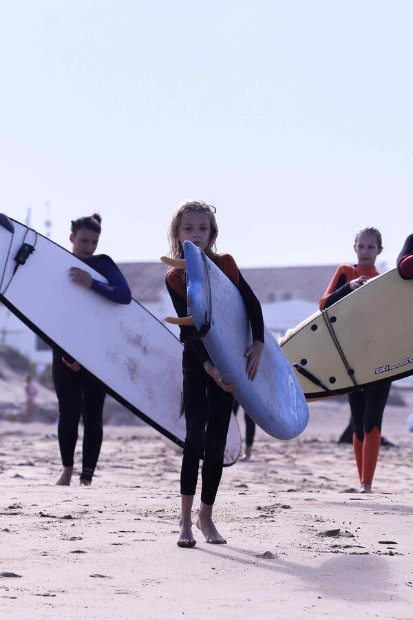 Surfkurs für die ganze Familie in Spanien