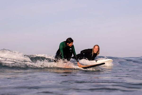 Surfkurse für Kinder und Erwachsene