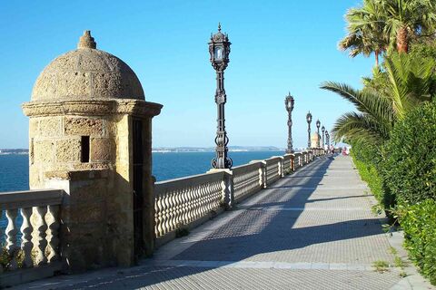 Promenade in Cadiz als Sehenswürdigkeiten Andalusien