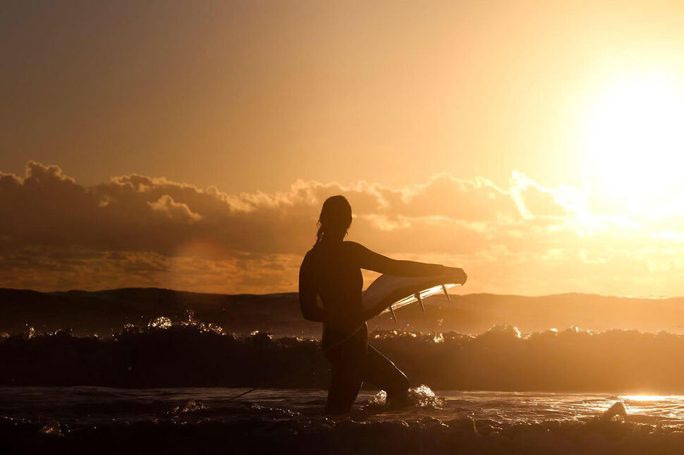 Surf Forecast lesen für eine perfekte Surf Session im Sonnenuntergang