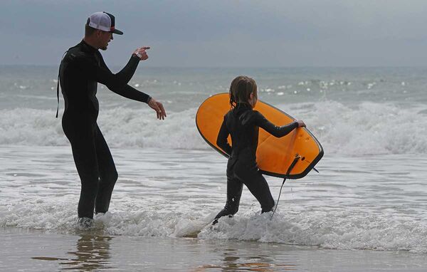 Surfkurs für Kinder und Erwachsene im Surfcamp für Familien