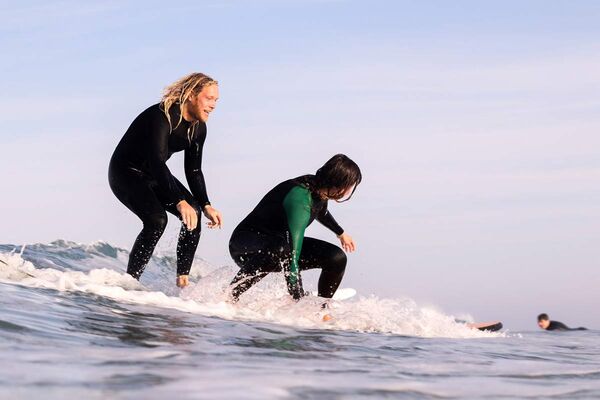 Surfkurse für Anfänger und Fortgeschrittene in Südspanien