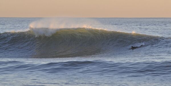 Tolle Welle an den surfspots spanien