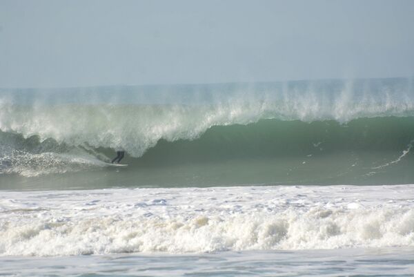 Gigantische Welle an einem der surfspots spanien