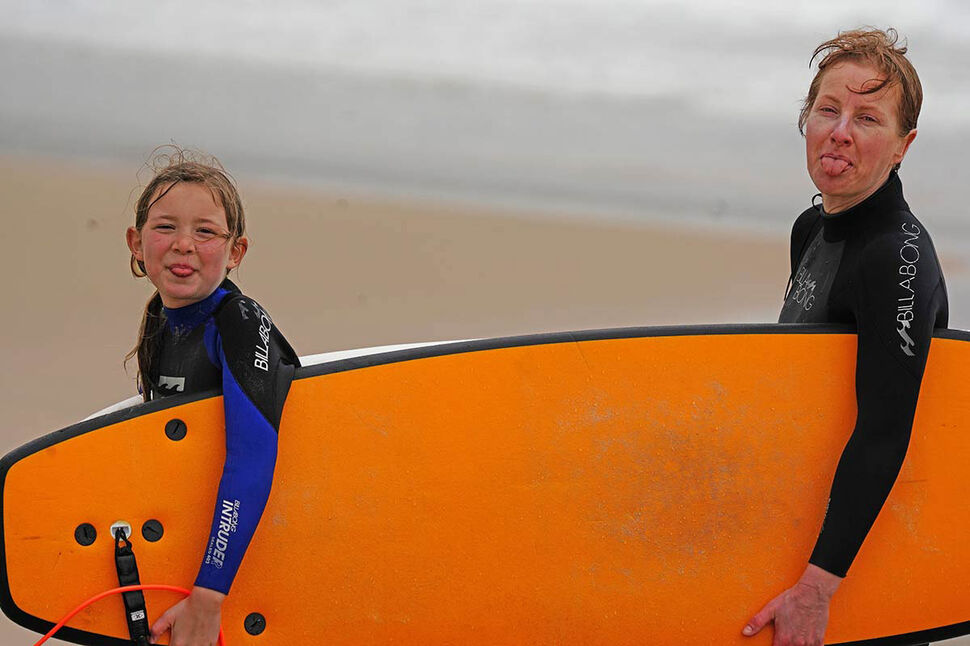 Softboards sind ideal für Anfänger und diejenigen, die viele Wellen surfen möchten.