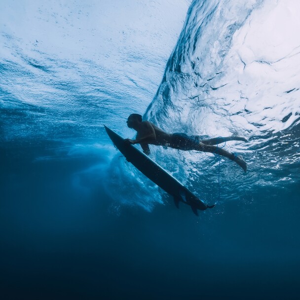 Die richtige Technik beim Duck Dive spart Kraft