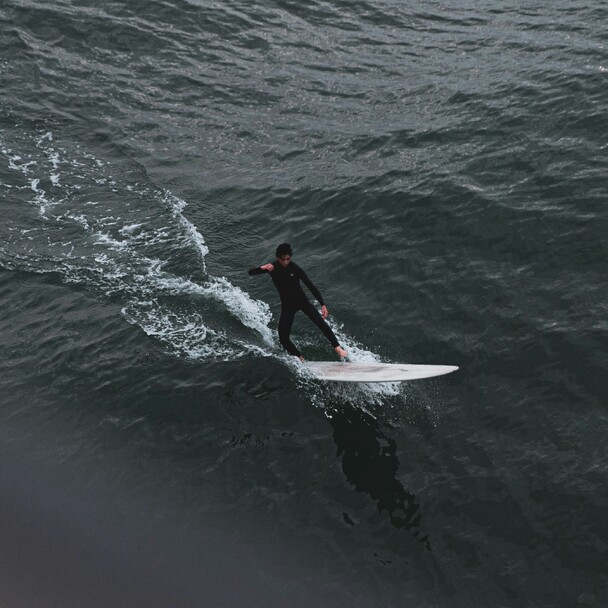 Die berühmte Pororoca, eine gewaltige Gezeitenwelle, die auf dem Amazonas läuft