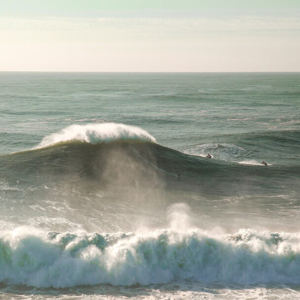 Die Wellen vor Nazaré in Portugal gehören zu den größten der Welt
