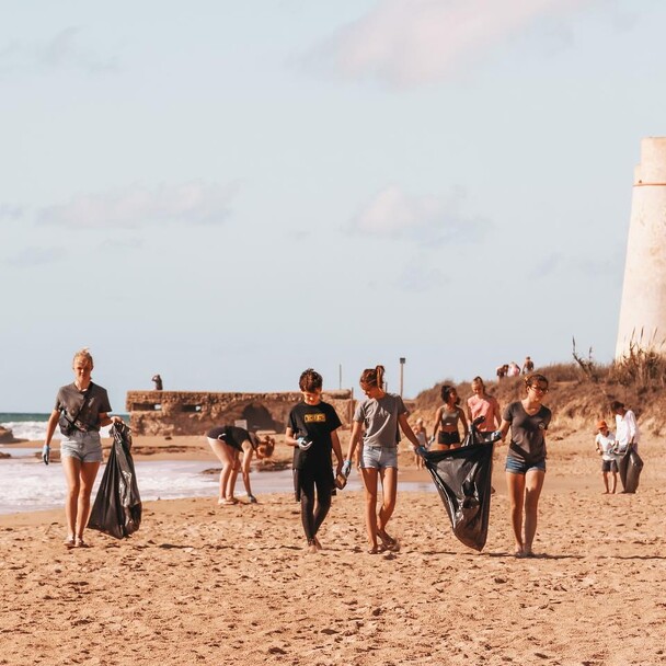 Beach clean-up in El Palmar