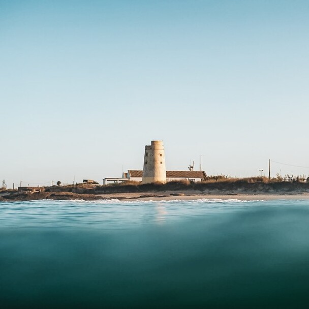 Torre and waves in El Palmar