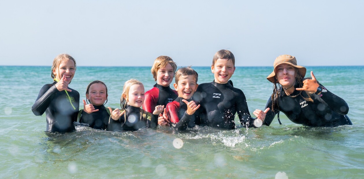 Children's surf course for families