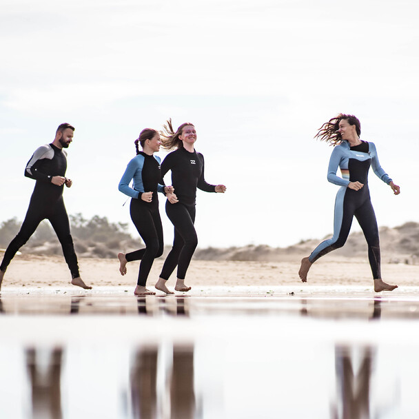 Surftraining kann abwechslungsreich sein und Spaß machen