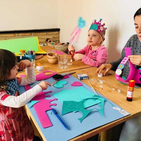 Children do handicrafts - Surfcamp El Palmar