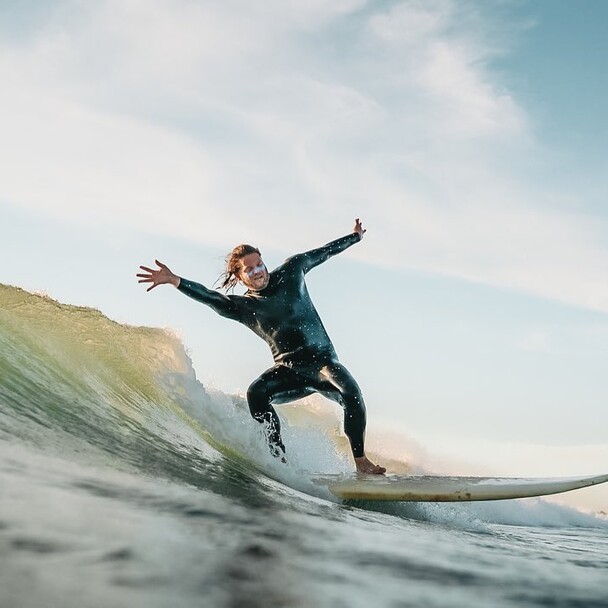 Jubel beim Surfkurs am Strand, Surfcamp El Palmar