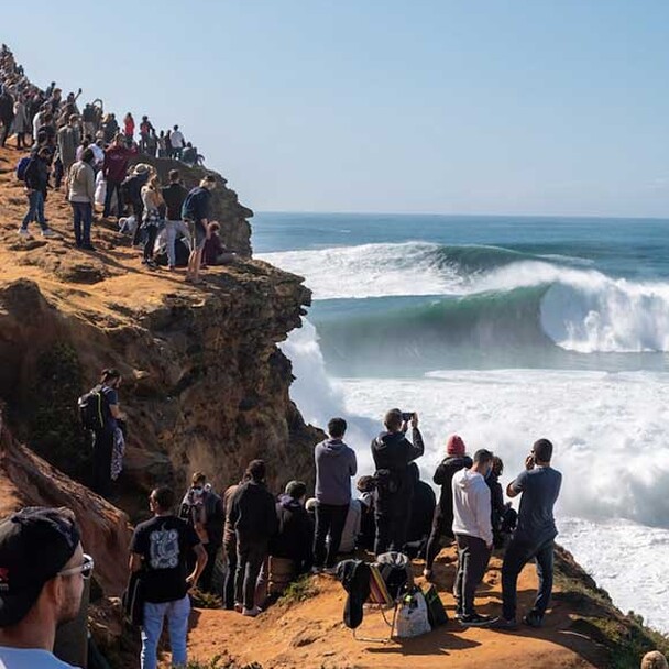 Big Wave Surfspot in Nazaré in Portugal Foto: Gil Ribeiro