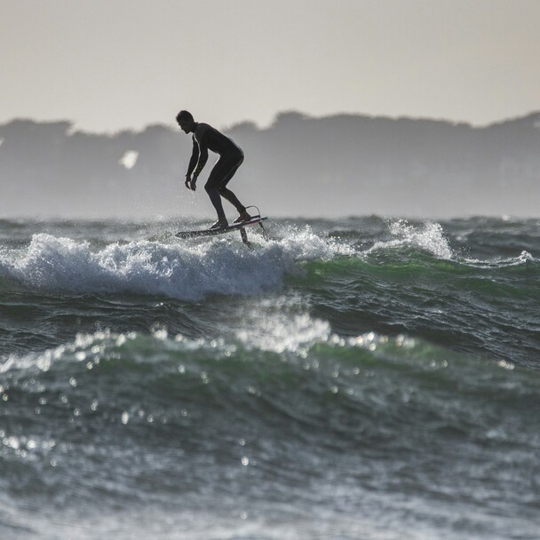 Foil surfing