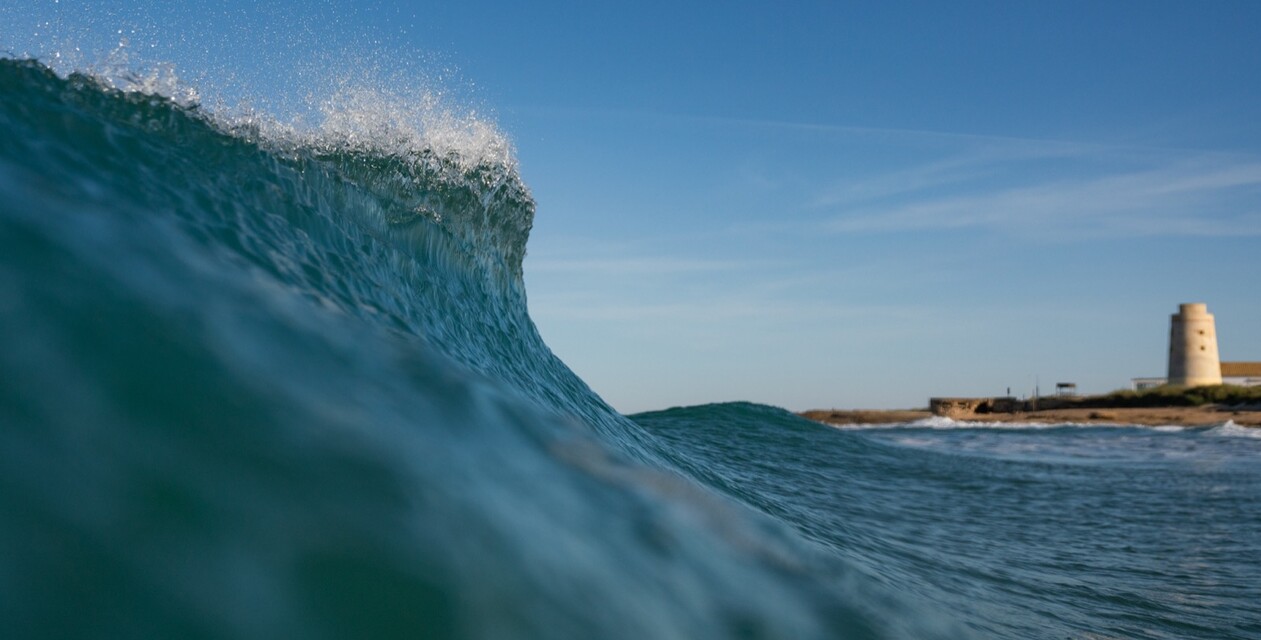 Surfing waves in winter in El Palmar