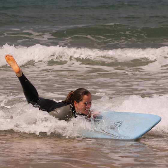 Richtige Position auf dem Surfbrett finden