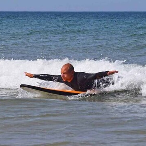 Gleiten üben beim Surfen lernen