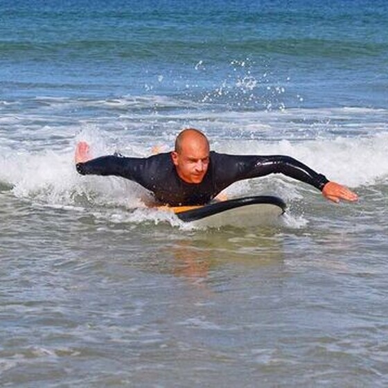 Paddeln beim Surfen lernen