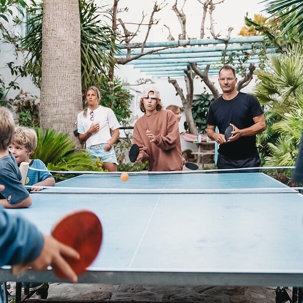 Table tennis tournament for the first burger at the BBQ