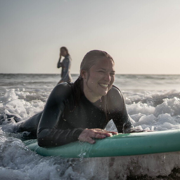 Surfen lernen im Yoga Retreat Südspanien