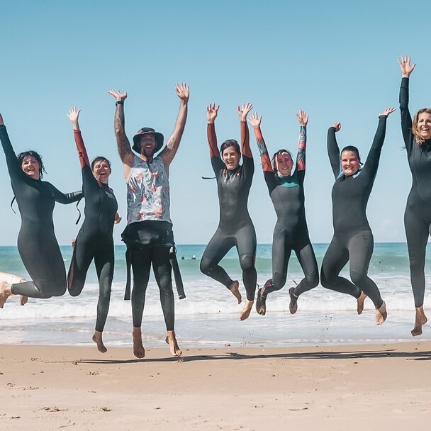 Surf camp right on the beach in El Palmar, surf students on the beach