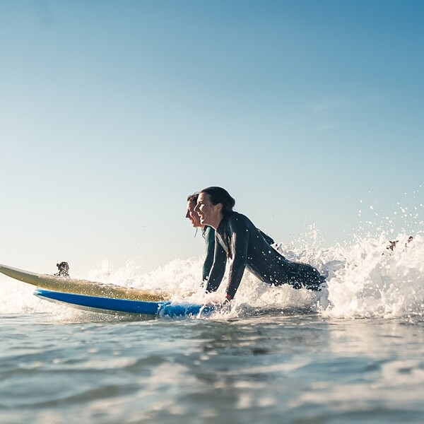 Surfcamp mit Surfkurs, Unterkunft, Verpflegung, Spanien