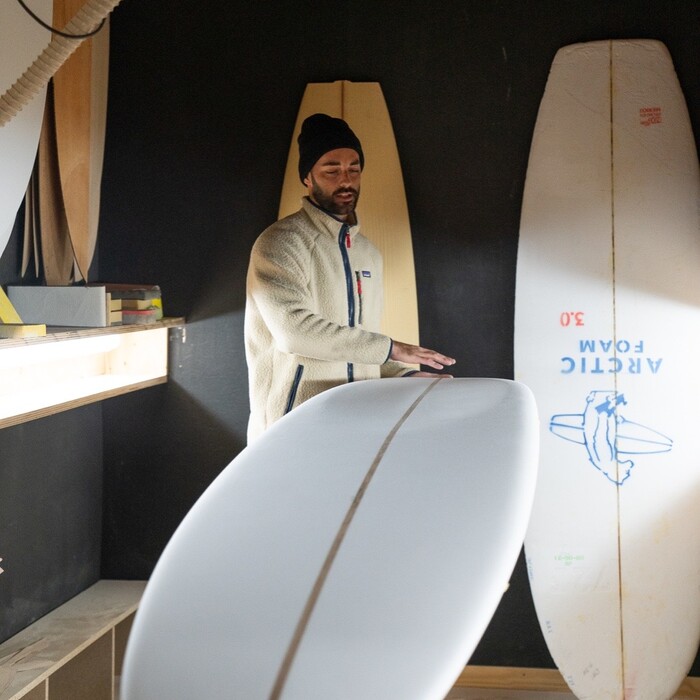 Shaper beim Surf Longboard Retreat