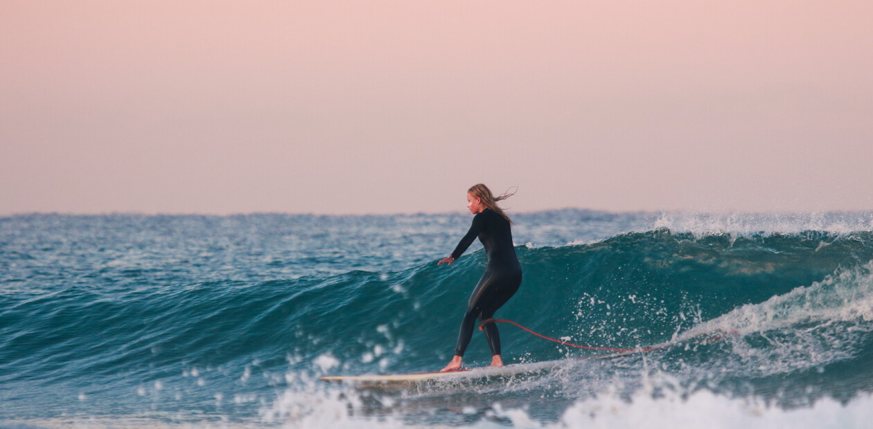 Surf camp Andalusia, surfer surfs in El Palmar