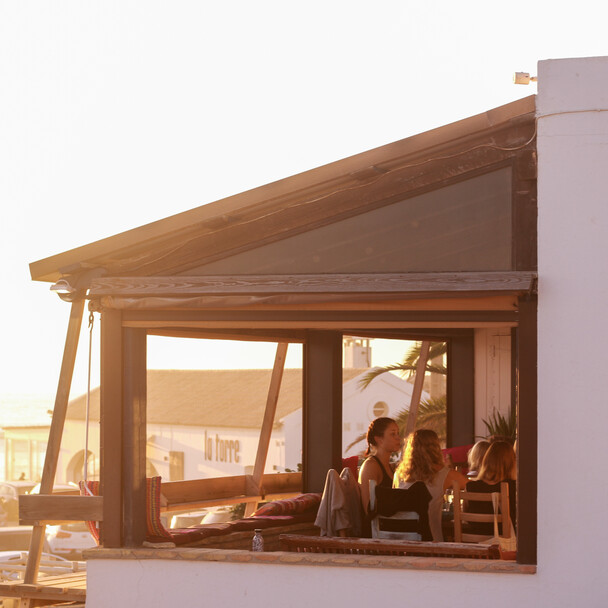 A-Frame Surfcamp Spanien Terrasse mit Meerblick