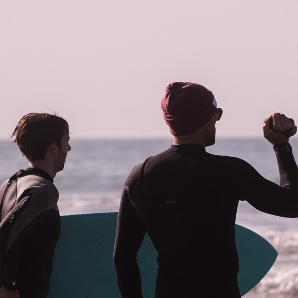 Videoanalyse im Surfkurs in El Palmar bei Sonnenuntergang