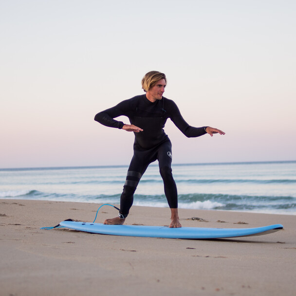 Taster surf course on the beach of El Palmar