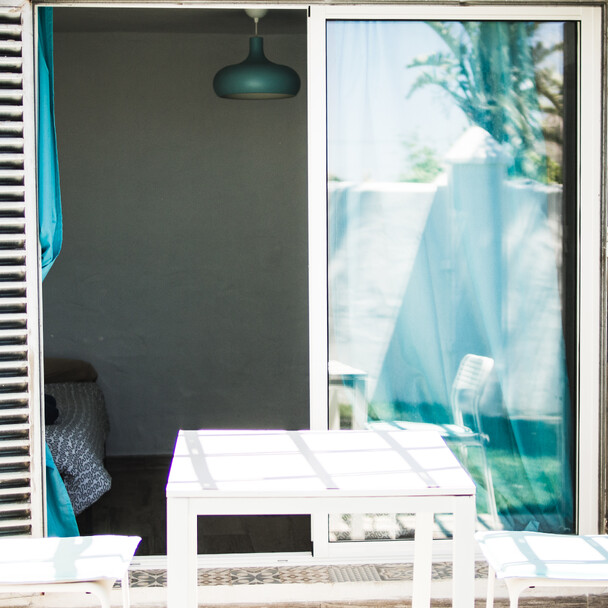 Terrasse im Surfcamp Andalusien