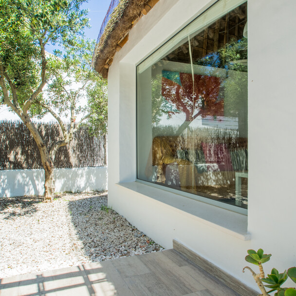 Terrasse und Haus im Surfcamp Andalusien