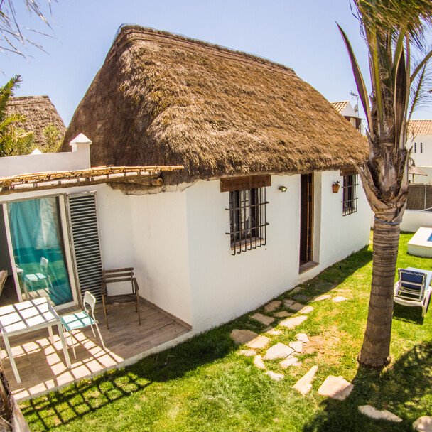 Garten vom Chozo im Surfcamp Andalusien