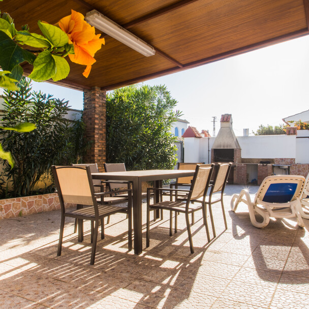 Terrasse im Surfcamp Andalusien