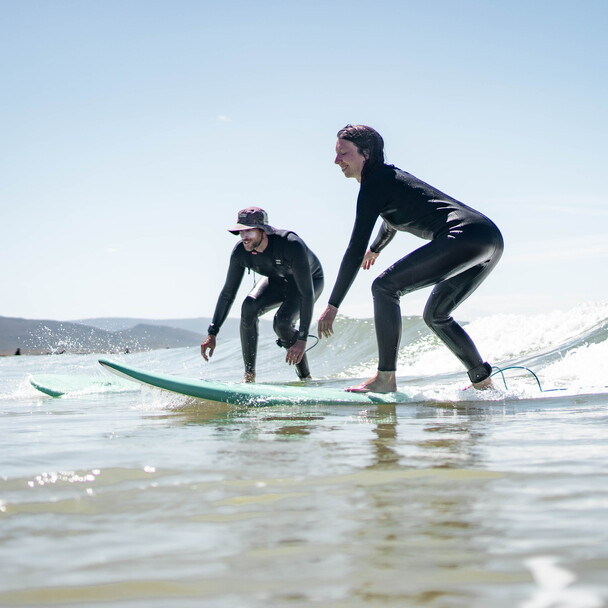 Surfkurs beim Surf & Yoga Retreat im A-Frame Surfcamp