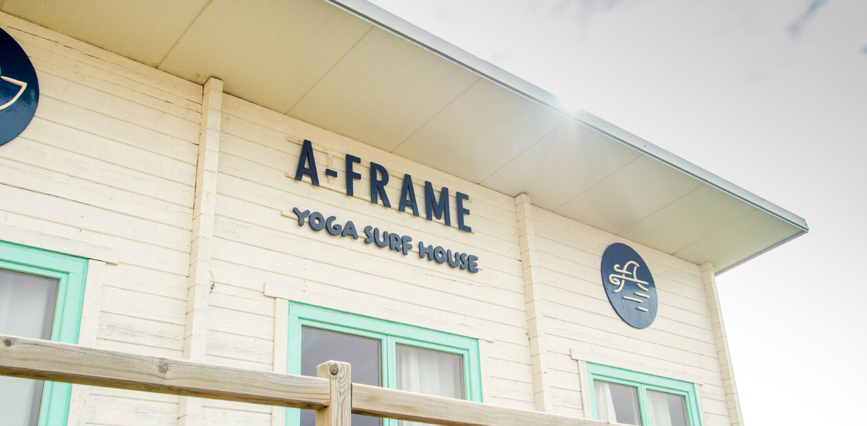 Spanien Yoga Retreat, A-Frame Yogahaus von Außen